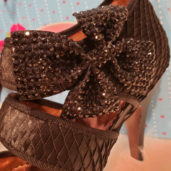 Sz 8.5 Mistletoe Kisses Black Poetic Licence Heels - Picture 5 of 7